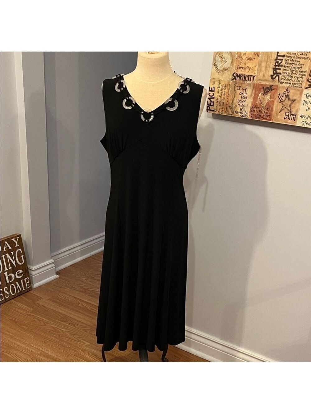 SPANNER Black V Neck Cocktail Dress with Plastic Circles Plus size XL - Picture 2 of 11